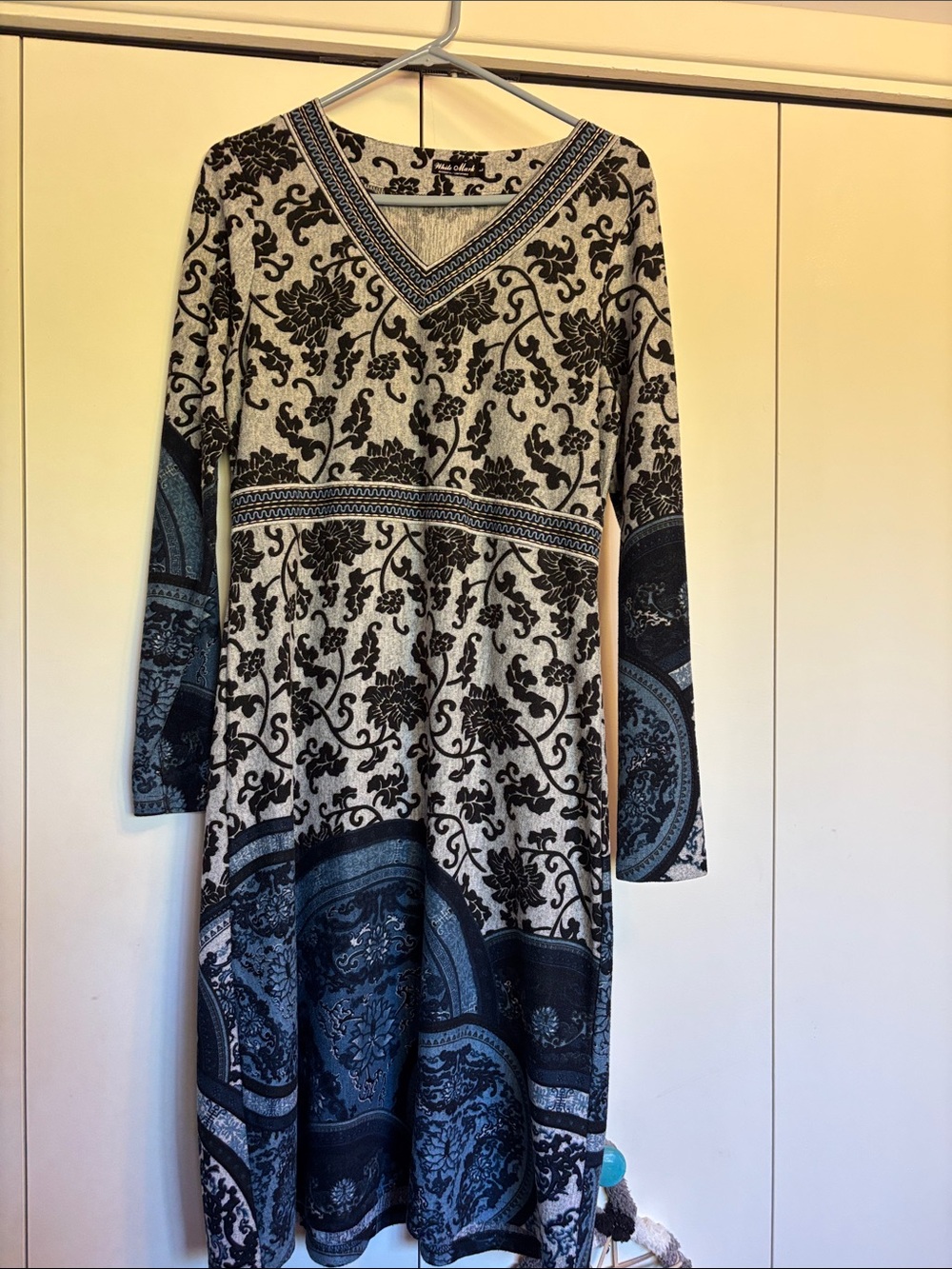White Mark V-Neck Long Sleeve Dress in Black and Cream with Blue Accents